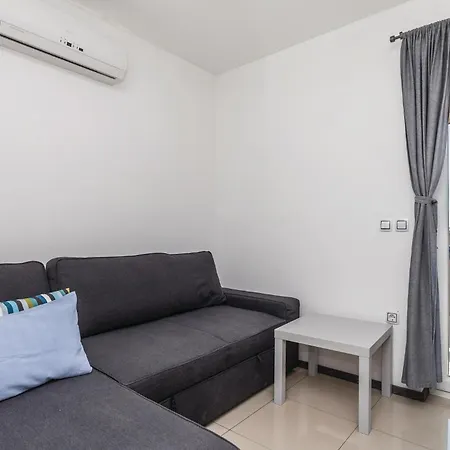In With House Sea View Apartment Mandre