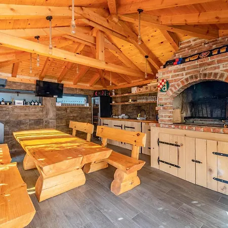 Апартаменты Gorgeous In With Wifi Мандре