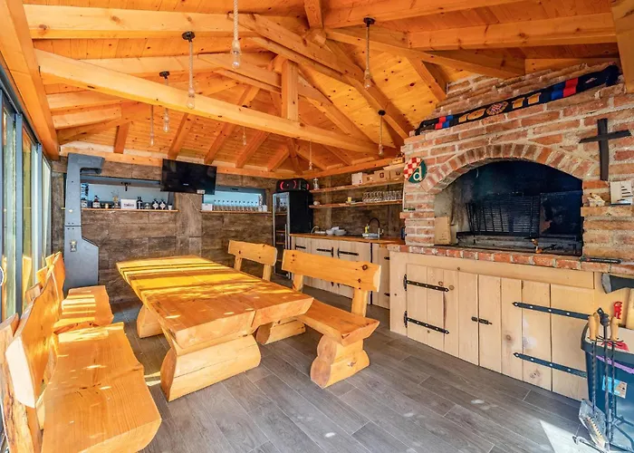 Апартаменты Gorgeous In With Wifi Мандре